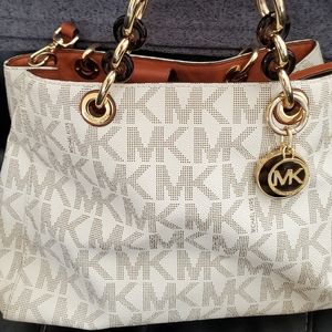 Fabulous MK purse in great condition